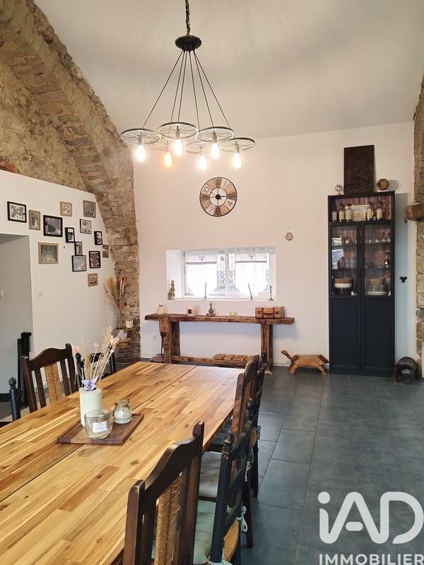 Maison - 214 m² - 9 pièces