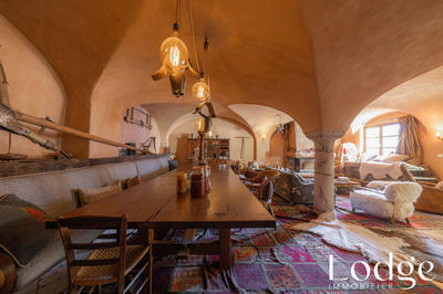 Maison - 440 m² - 12 pièces