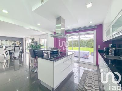 Maison - 240 m² - 8 pièces