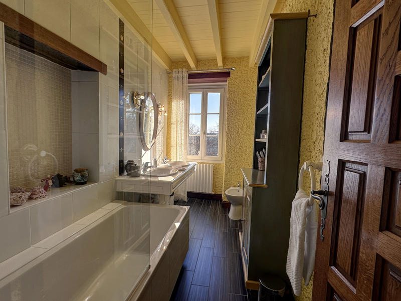 Maison - 200 m² - 7 pièces