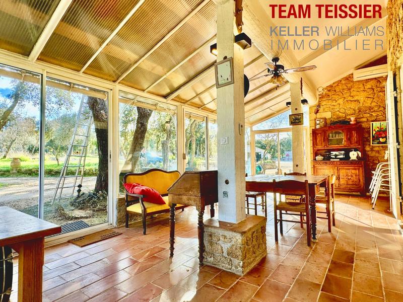 Maison - 205 m² - 11 pièces