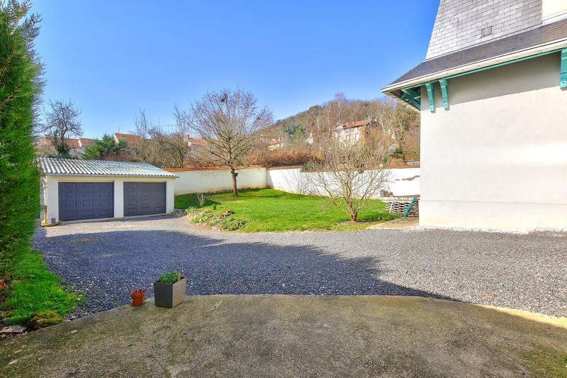 Propriété - 260 m² - 13 pièces