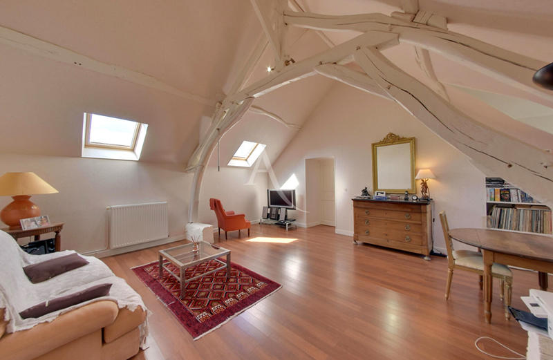 Maison - 218 m² - 6 pièces