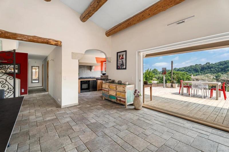 Villa - 300 m² - 4 pièces