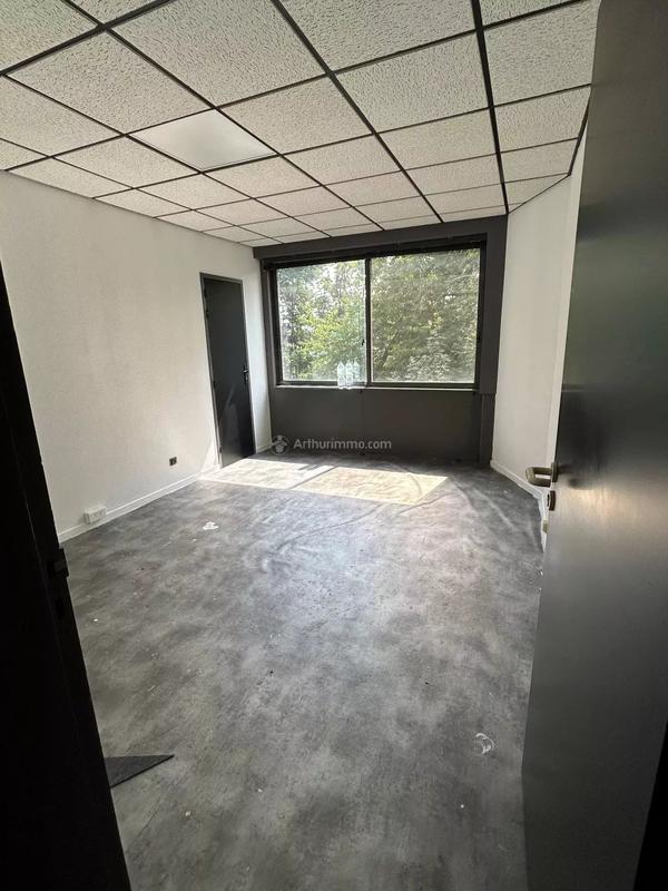 Bureau - 100 m² - 5 pièces