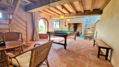 Demeure - 240 m² - 9 pièces