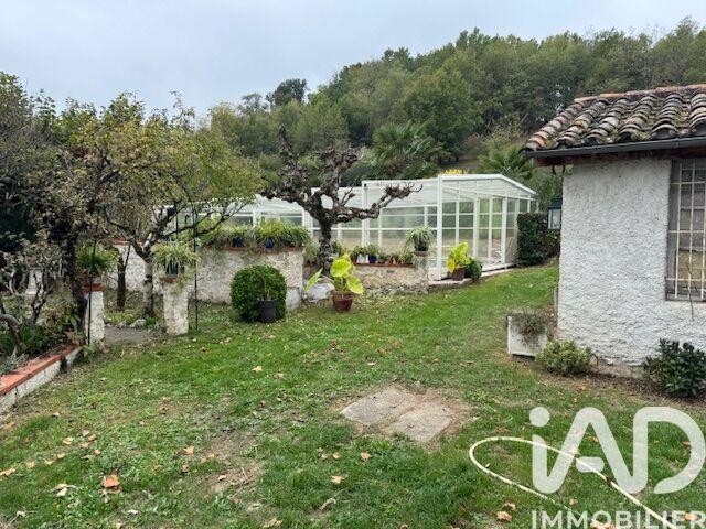 Maison - 218 m² - 6 pièces