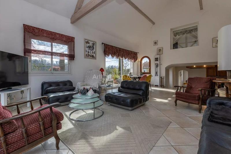 Maison - 167 m² - 6 pièces