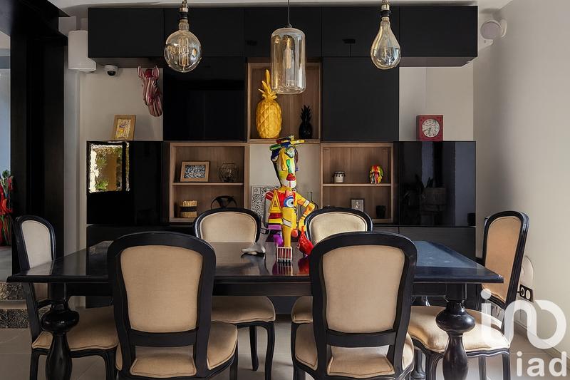 Maison - 250 m² - 8 pièces