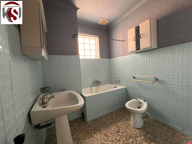 Maison - 214 m² - 8 pièces