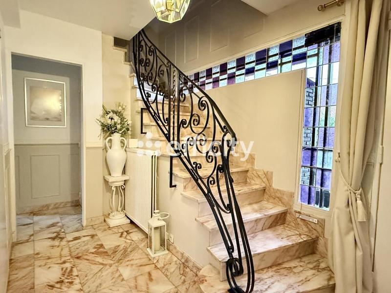 Pavillon - 179 m² - 9 pièces