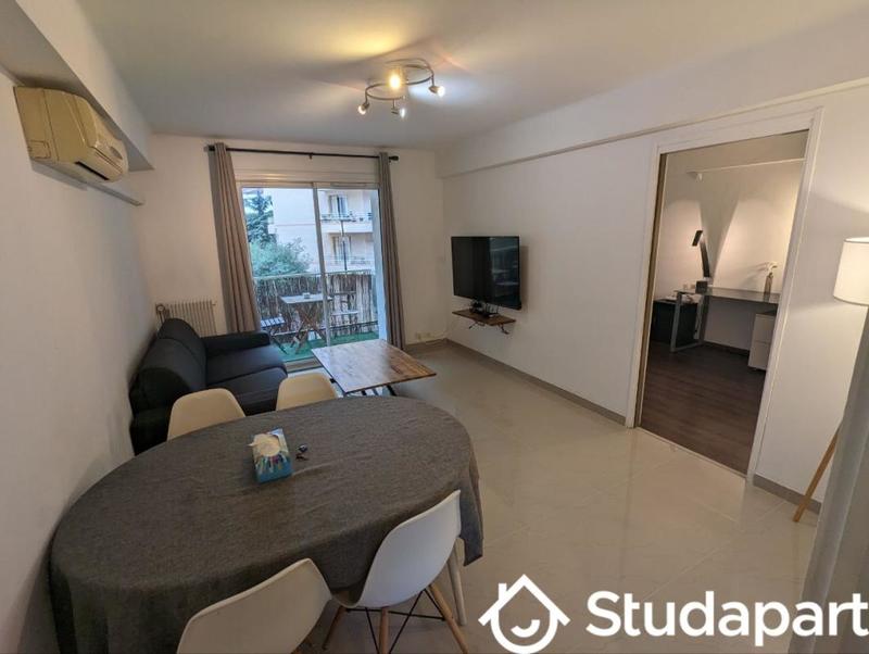 Chambre - 9 m² - 1 pièce