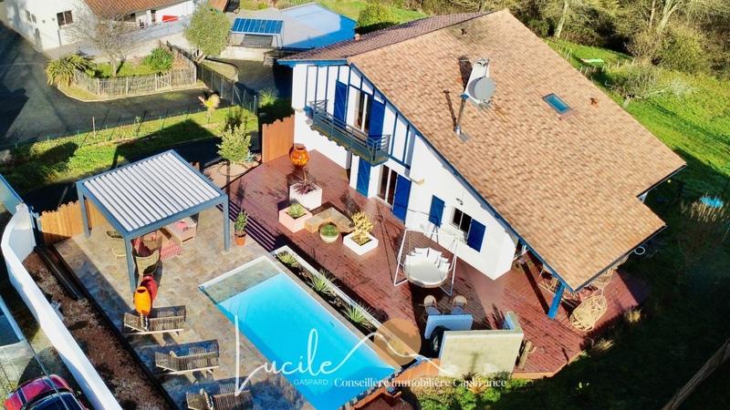 Maison - 162 m² - 9 pièces