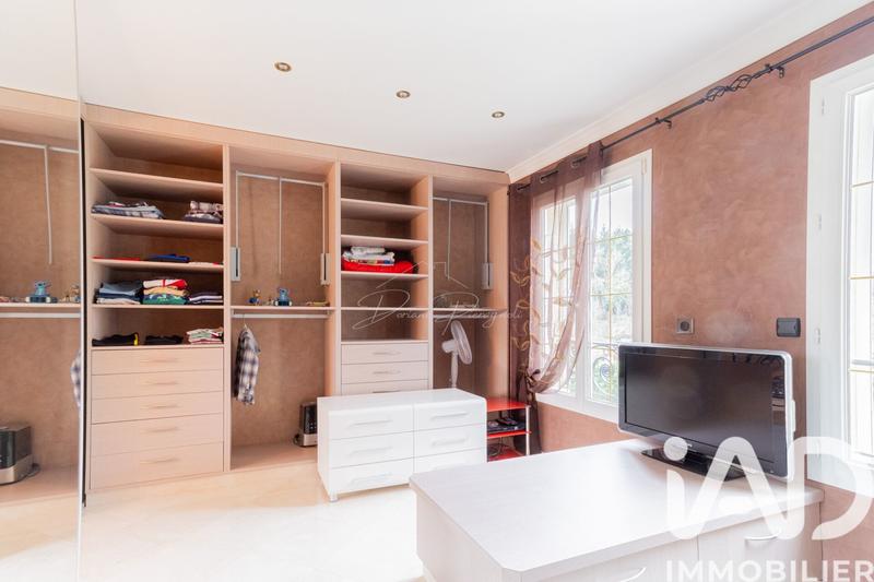 Maison - 338 m² - 10 pièces