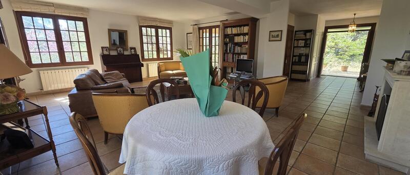 Maison - 218 m² - 6 pièces