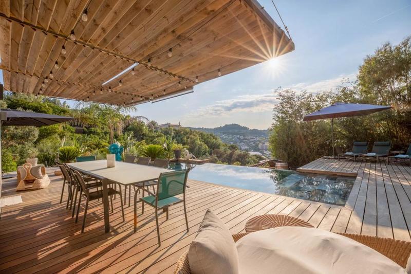 Villa - 222 m² - 9 pièces