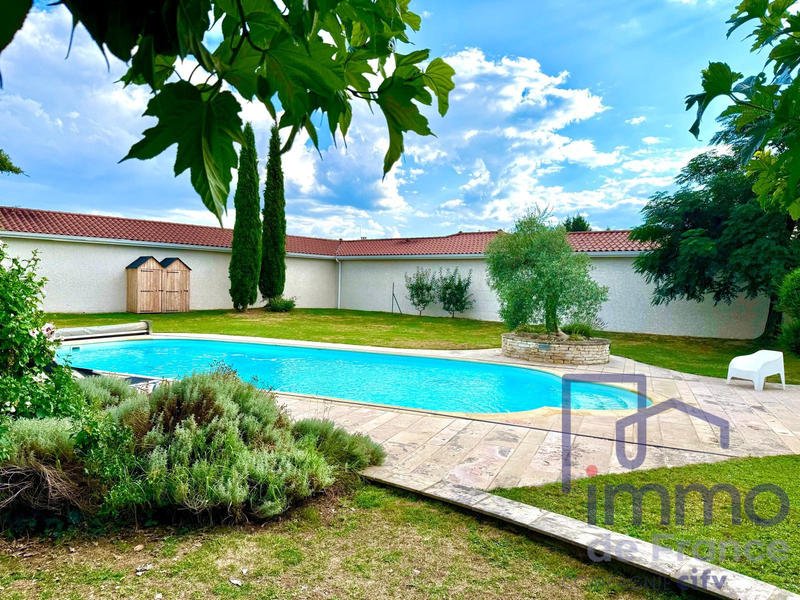 Villa - 300 m² - 9 pièces