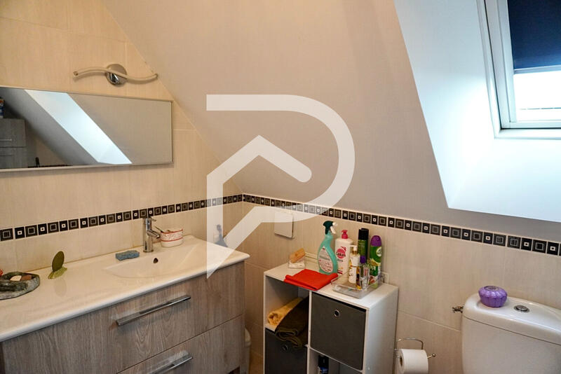 Maison - 181 m² - 7 pièces