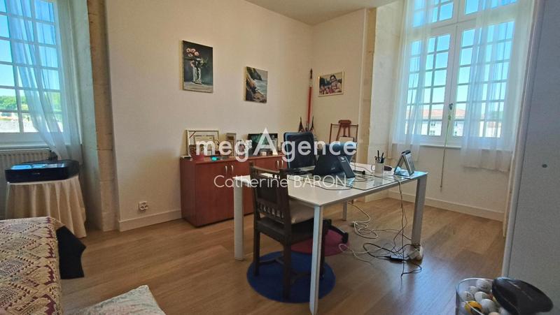 Appartement - 220 m² - 8 pièces