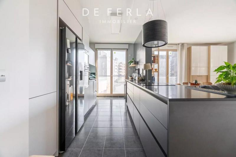 Appartement - 110 m² - 6 pièces