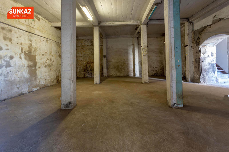 Local d'activités - 617 m²