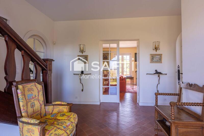 Villa - 300 m² - 10 pièces