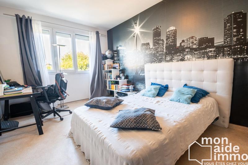 Maison traditionnelle - 210 m² - 7 pièces