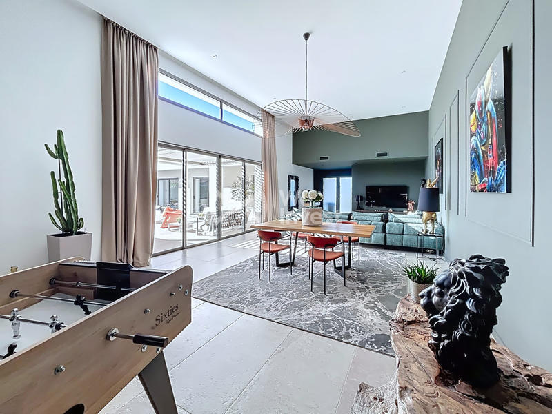 Villa - 220 m² - 5 pièces