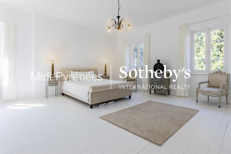 Maison de maîtres - 430 m² - 8 pièces