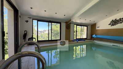 Maison - 225 m² - 10 pièces