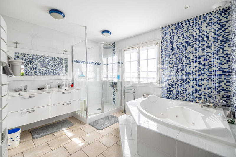 Villa - 205 m² - 7 pièces