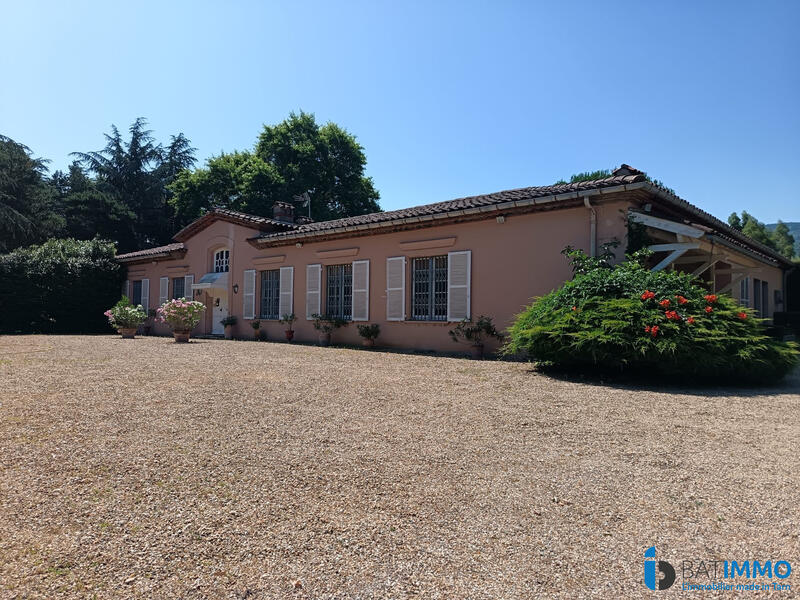 Villa - 300 m² - 10 pièces