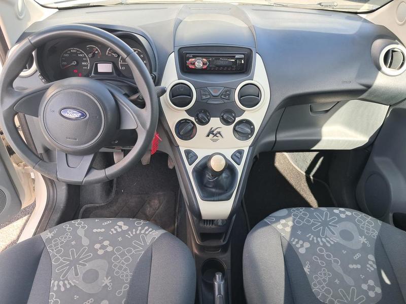 Ford Ka 1.2i essence 70 cv