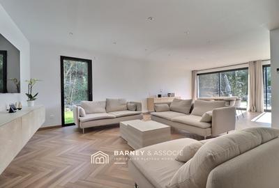 Maison contemporaine - 220 m² - 8 pièces