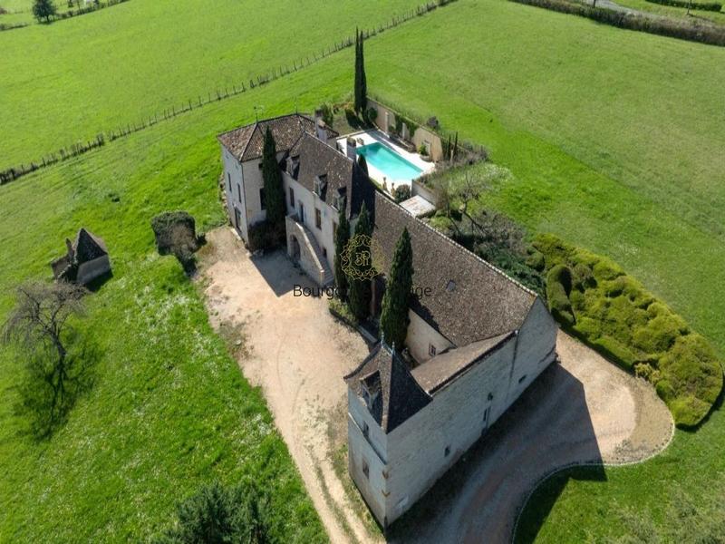 Propriété - 255 m² - 7 pièces