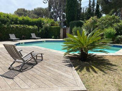 Villa - 200 m² - 6 pièces