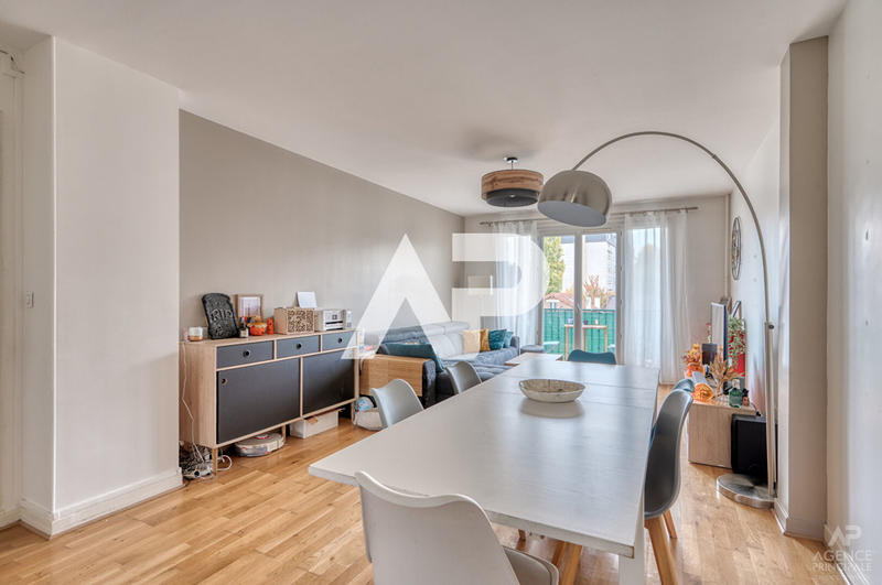 Appartement - 90 m² - 4 pièces