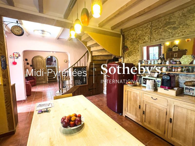 Maison - 185 m² - 9 pièces