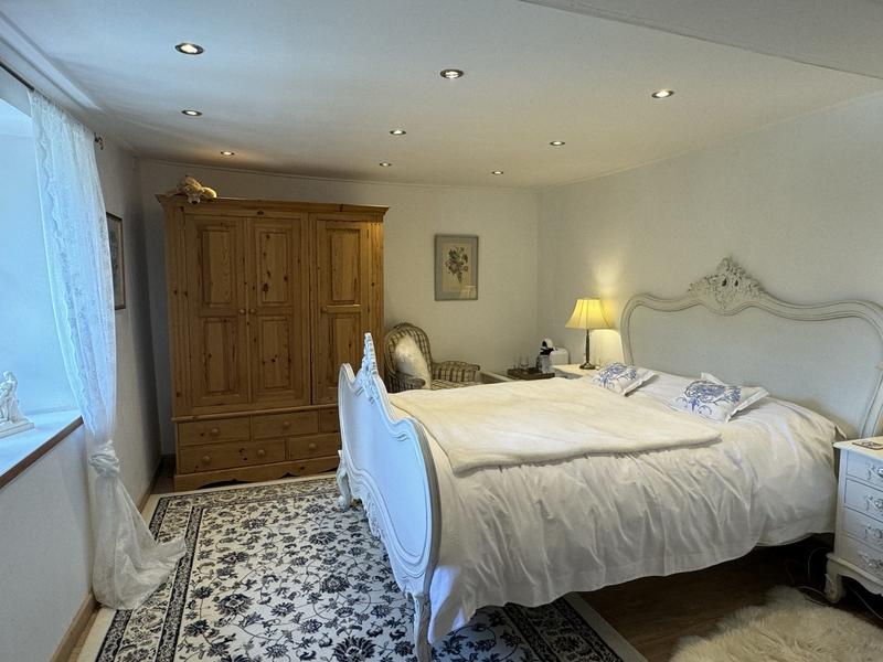 Maison - 235 m² - 8 pièces