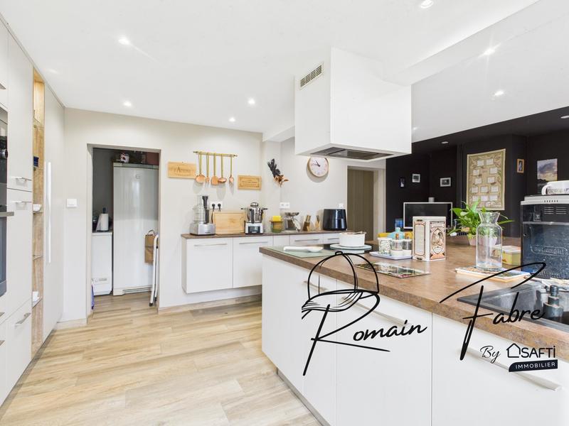 Maison - 221 m² - 5 pièces