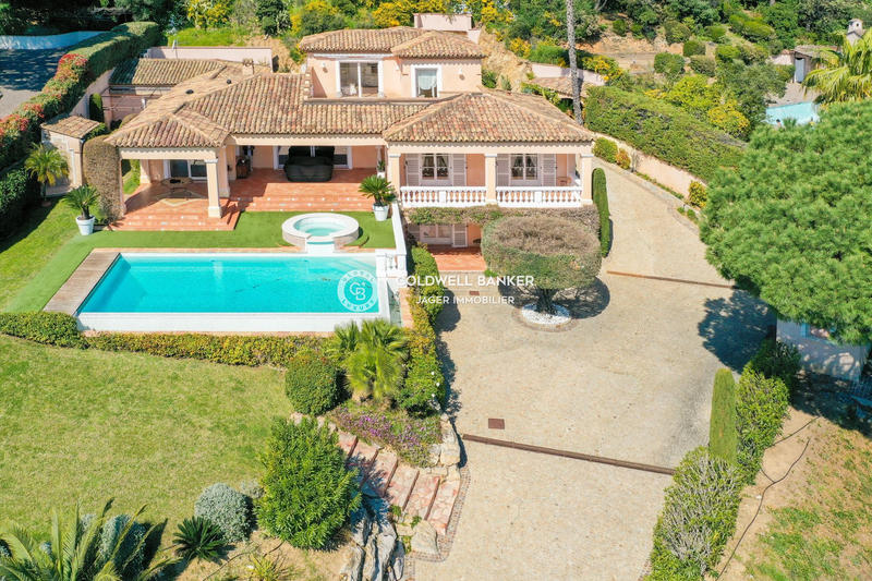 Maison - 400 m² - 6 pièces