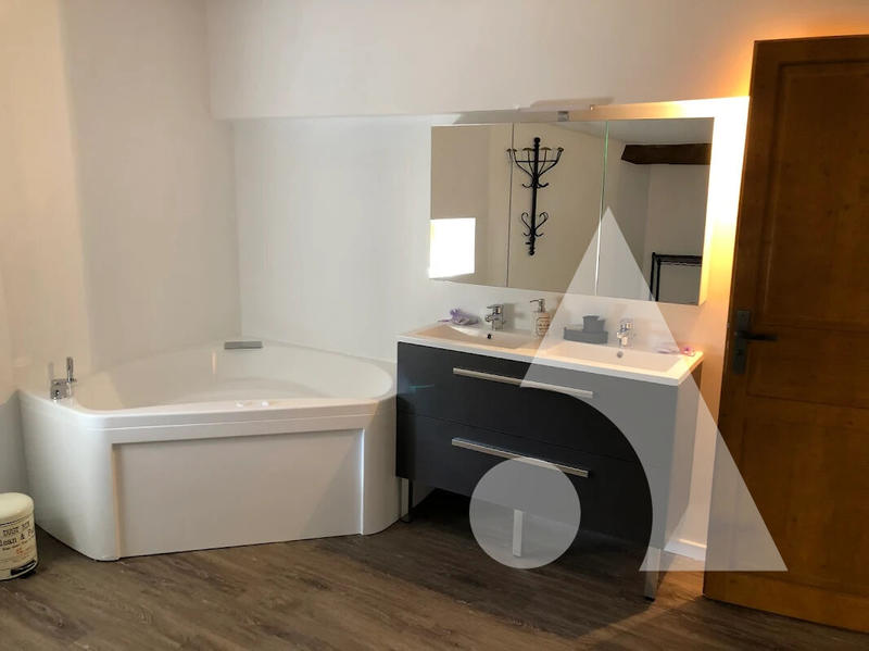 Demeure - 448 m² - 12 pièces