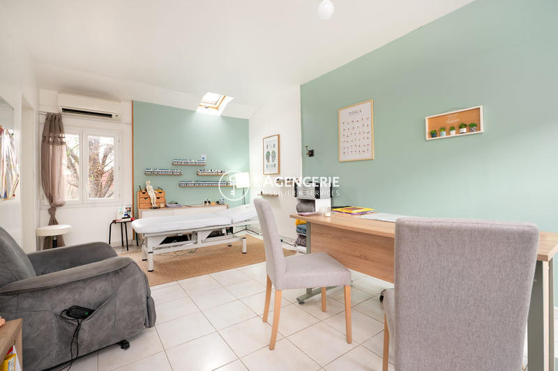 Maison - 220 m² - 7 pièces