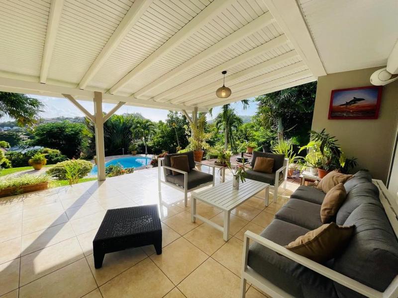 Villa - 254 m² - 6 pièces