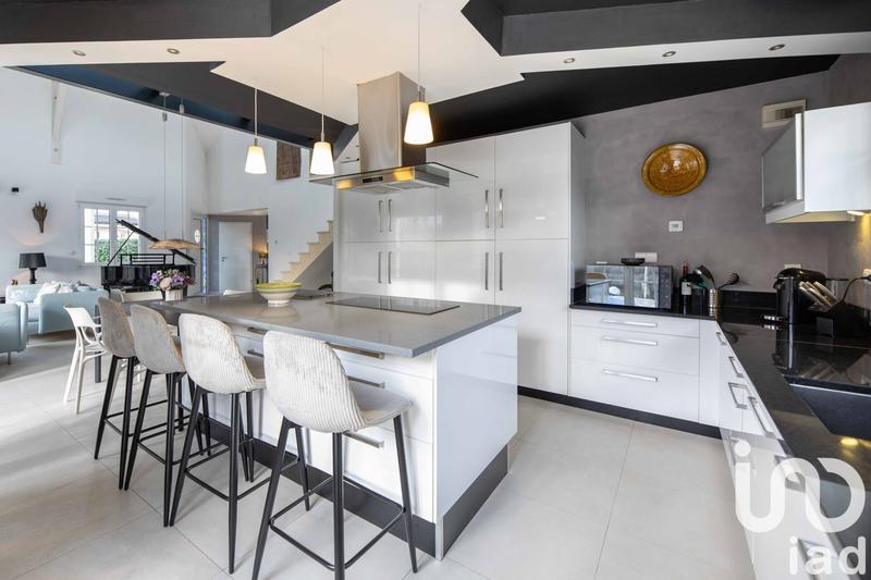 Maison - 210 m² - 7 pièces