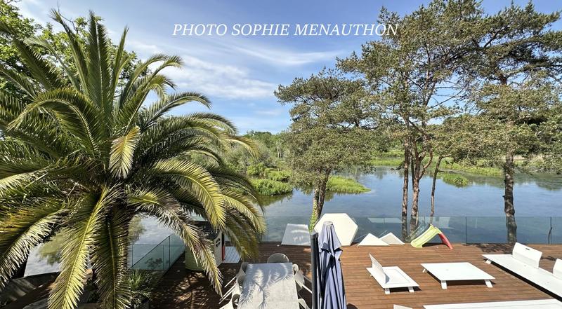 Maison - 322 m² - 9 pièces