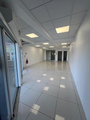 Local commercial - 65 m² - 3 pièces