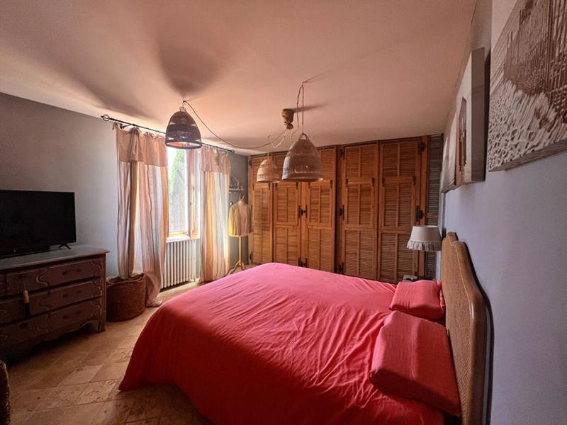 Maison - 280 m² - 8 pièces