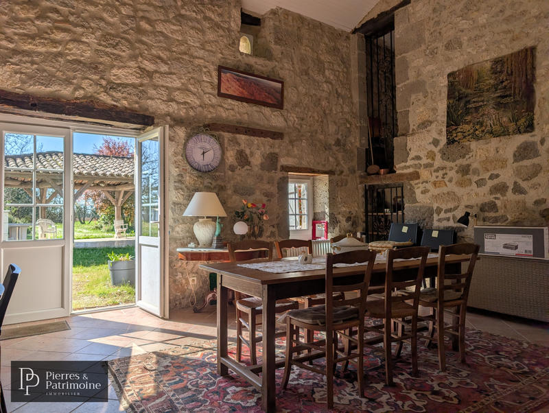 Propriété - 308 m² - 9 pièces