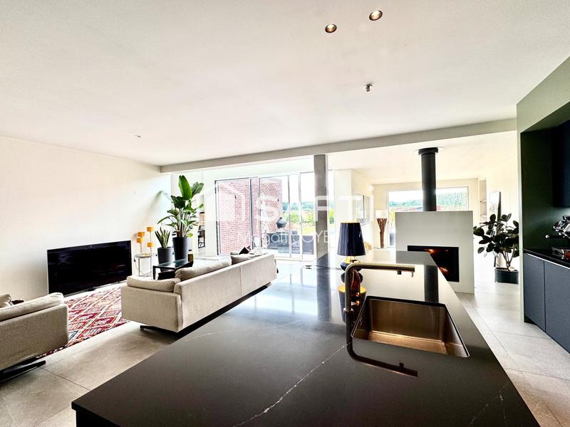 Maison - 235 m² - 7 pièces